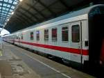 Auf diese unerwartete Rarität stieß ich beim Umsteigen in Halle (Saale) Hbf: Der sogenannte  Kanzlerwagen  der Bauart WGSmz 853 ist gleich hinter der 101 in den IC 2151 aus Düsseldorf Hbf eingereiht! Vielen Dank an Martin Schneider, der mir den Wagen in letzter Sekunde gemeldet hat! :-) (14.08.2010)